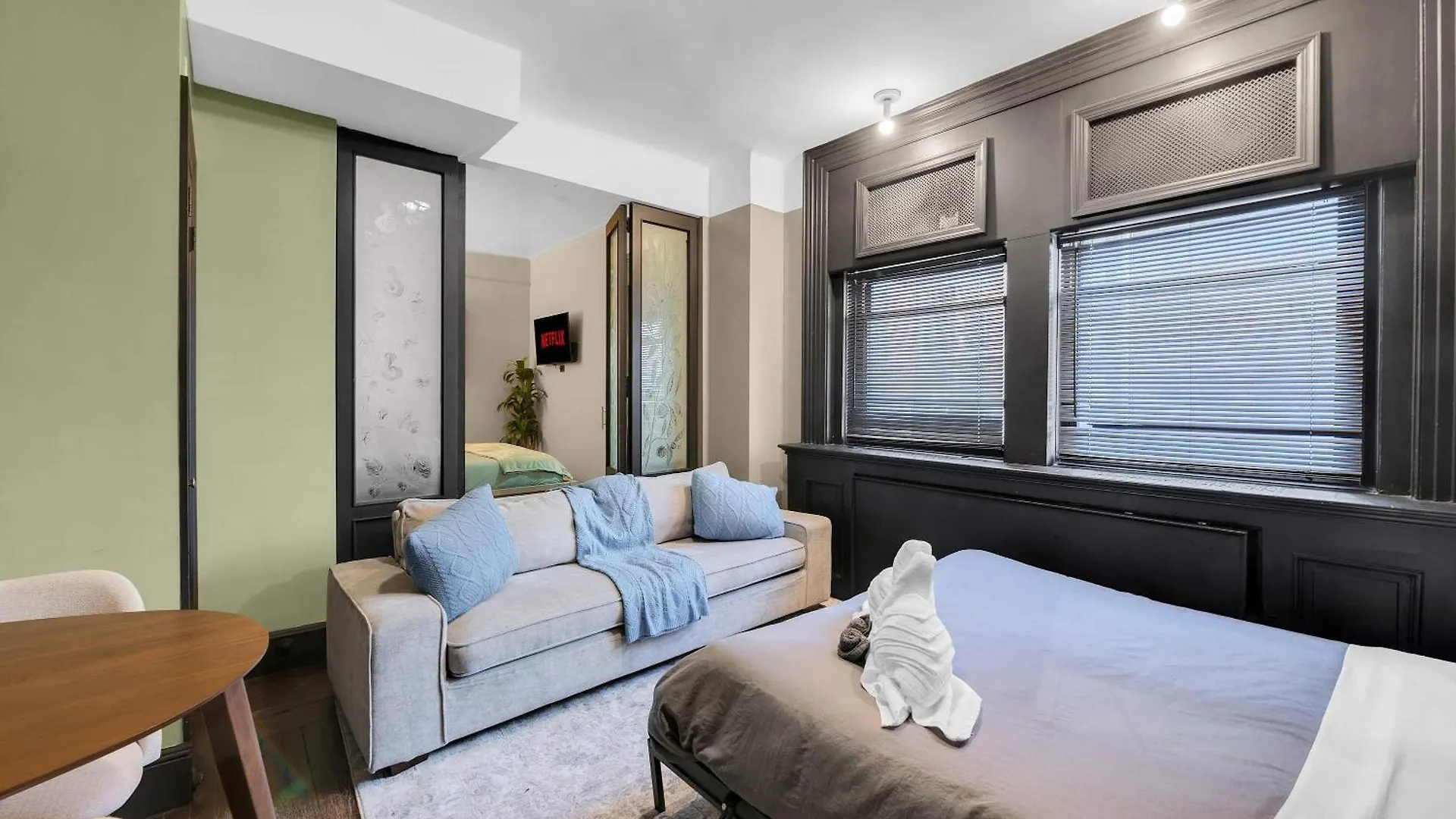 Centrally Located Apt In Nyc Walk To Time Square New York Apartment